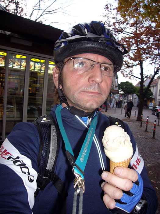 @Reinhard: Es gab noch Eis beim Pierod, das Angebot war aber eingeschränkt :-(