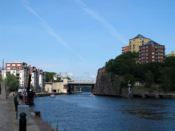 Zugbrücke als Verbindung zwischen den Inseln