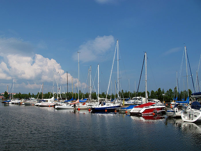 Noch mehr Boote am Ufer des Ladugrdsgrdet