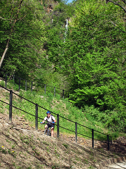 Schotterweg nach Jenesien