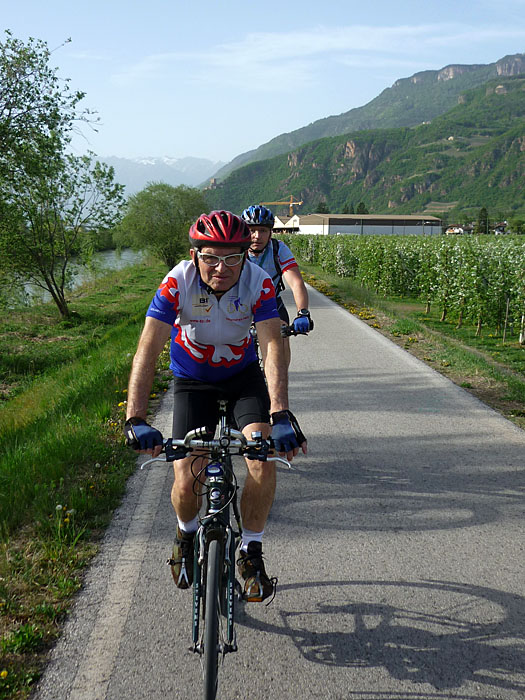 Auf dem Etschtalradweg fahren wir zun&auml;chst Richtung Bozen