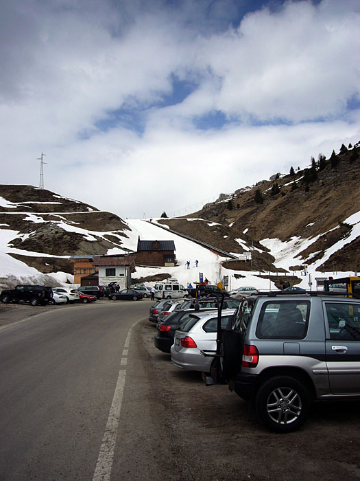 Dort hinten wäre der Einstieg zur geplanten Offroad-Strecke, momentan wegen Schnee nicht möglich :-(