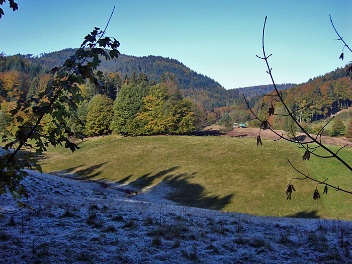 Im Schatten liegt überall noch Raureif