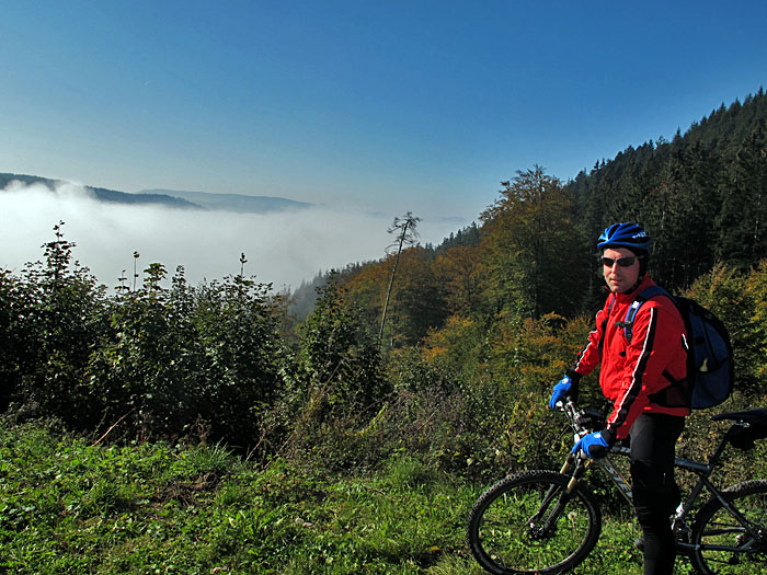 Nun geht es vom Sonnenschein in den Nebel