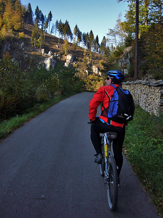 Weie Felsen am gegenüber liegenden Hang