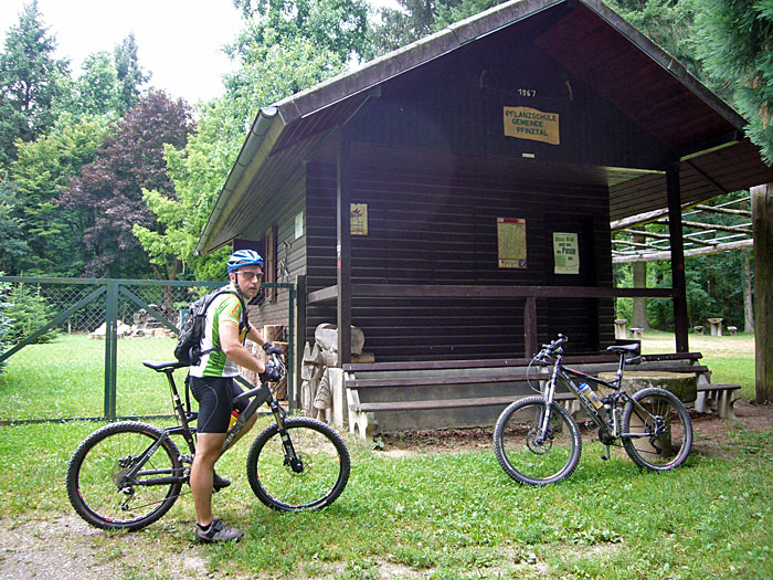 Schrauberrast an einer Hütte