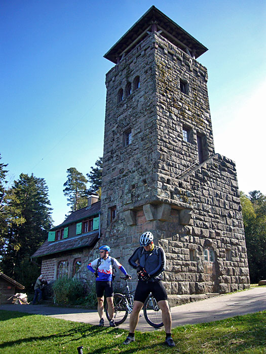 Am Aussichtsturm der Teufelsmühle
