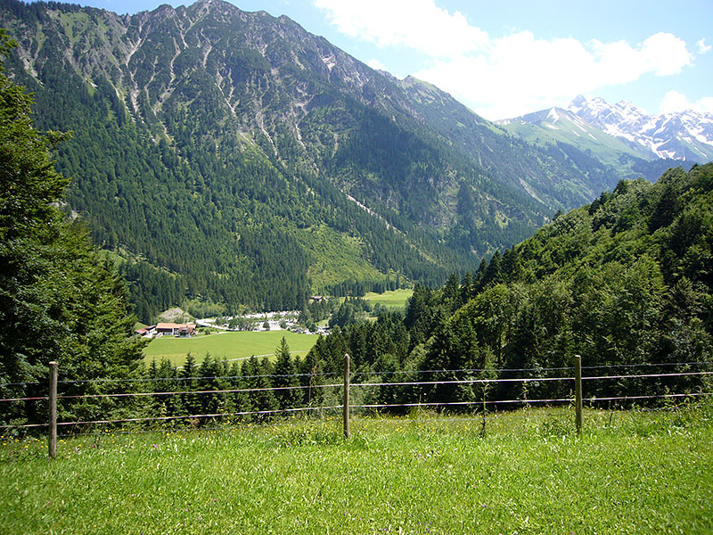 Doch die Mühe war vergebens, dort unten im Tal verläuft der richtige Weg ;-)