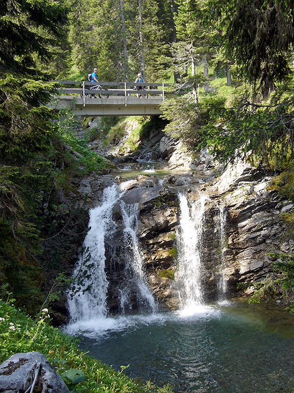 Das Wasser lädt zum Baden ein, dessen Temperatur aber nicht ;-)