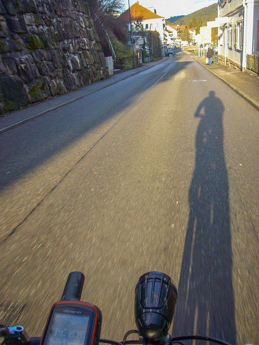 Bin wohl schlecht in Form, hier überholt mich mein eigener Schatten ;-)