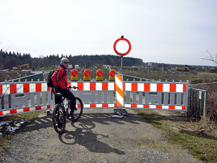 Hier war letztens noch eine Brücke?
