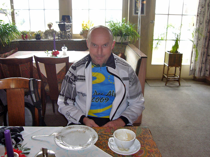 Ruckzuck waren Kaffee und Kuchen verspeist