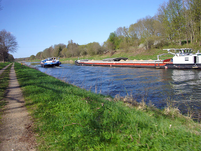 Lastkähne auf dem Weg Richtung Lübeck