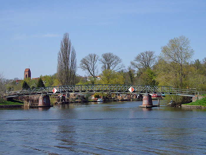 Hier fließt die Trave in die Kanal-Trave