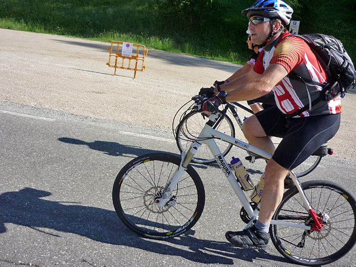 Zuerst strampeln wir zum Grödner Joch hinauf