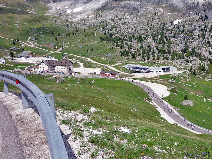 Hotel vor dem Sella Joch ...
