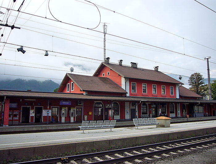 Am Bahnhof Schwaz
