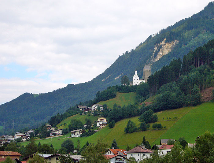 Schwaz und Schloss Freundsberg ist in Sicht