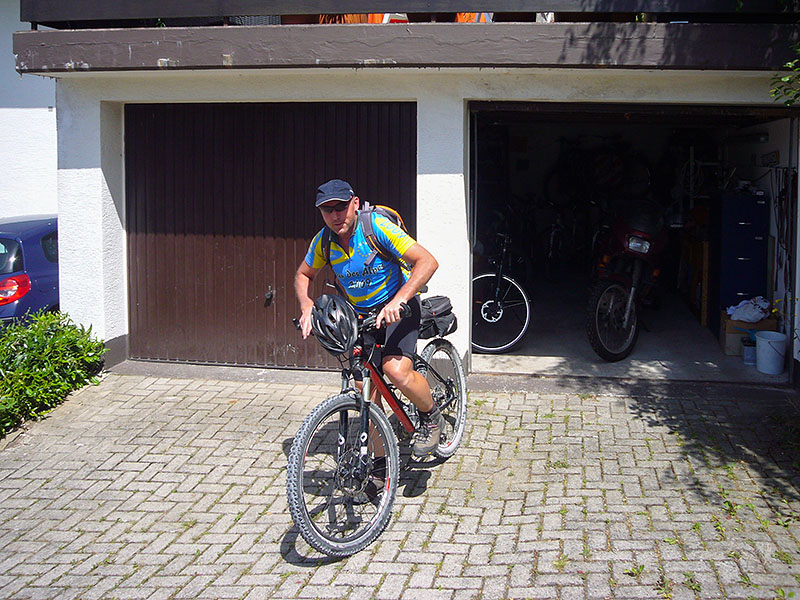 Wieder Zuhause: Reini will unbedingt das letzte Stück, von mir zu ihm, mit dem Rad fahren