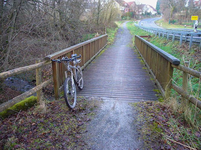 Die nasse Brücke bei Ittersbach wurde mir zum Verhängnis: Sturz und Schmerz :-(