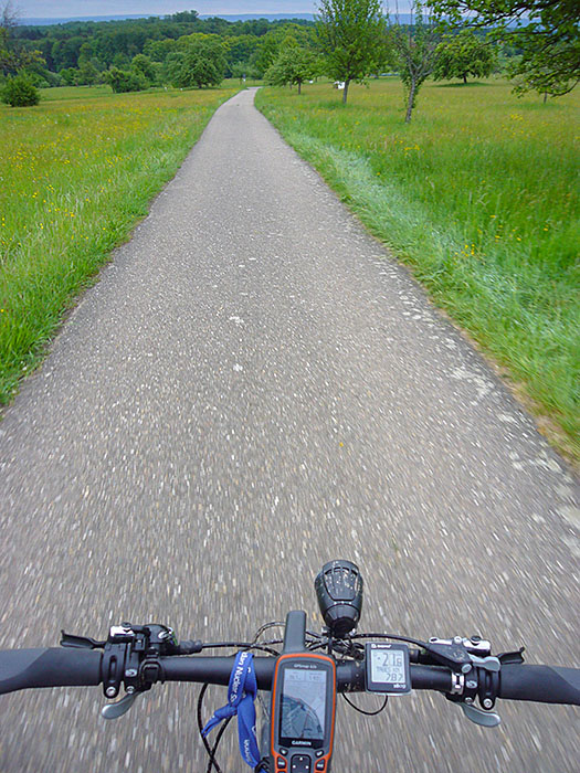 ... erreicht man den Radweg nach Schöllbronn