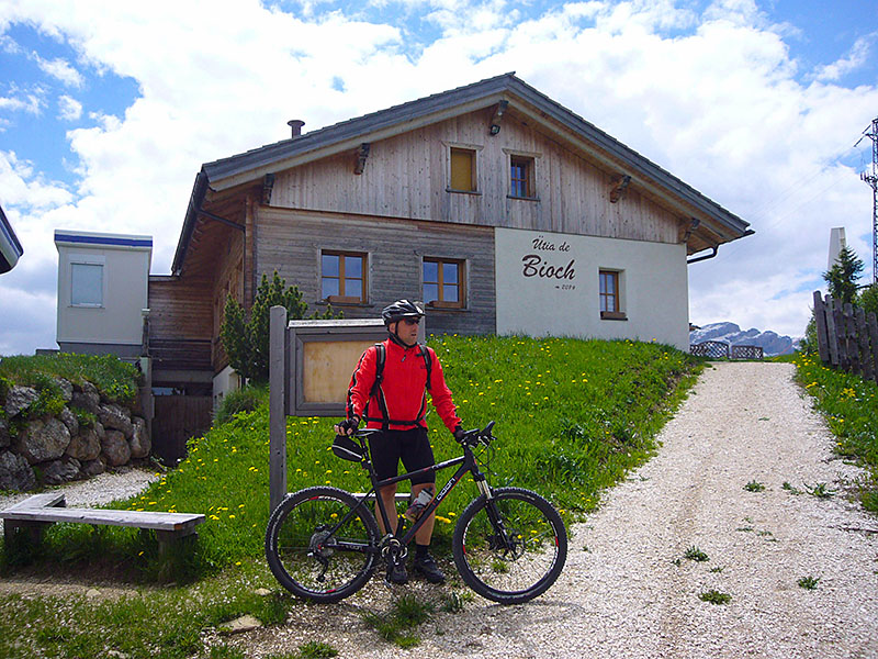 Reini vor der Bioch Hütte