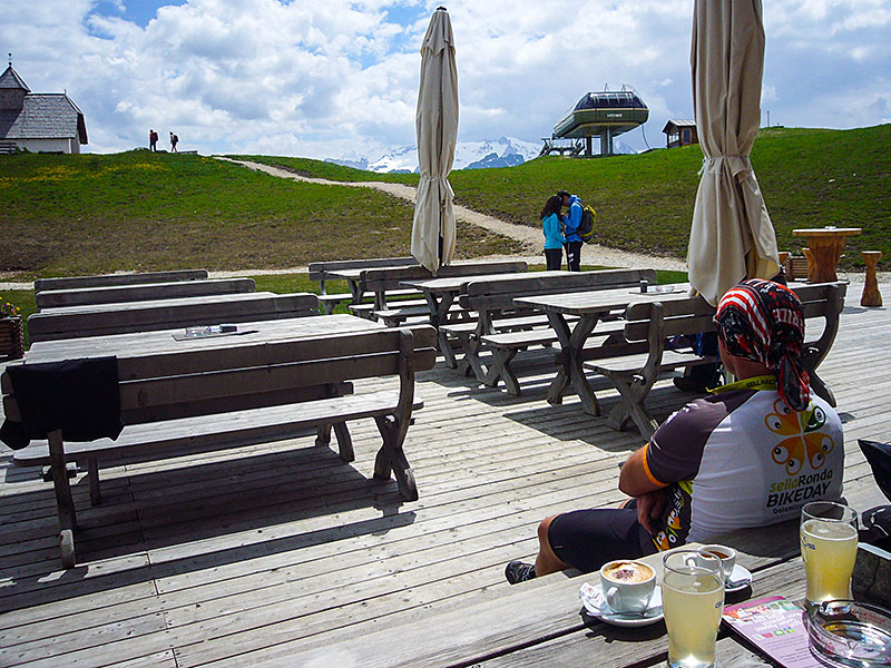 Die Pralongia Hütte hat zum Glück schon auf