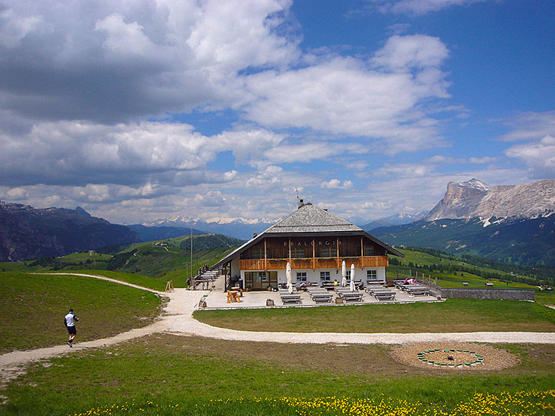 An der Pralongia Hütte