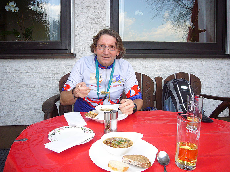 Im Konradshof genießen wir eine Flädlesuppe
