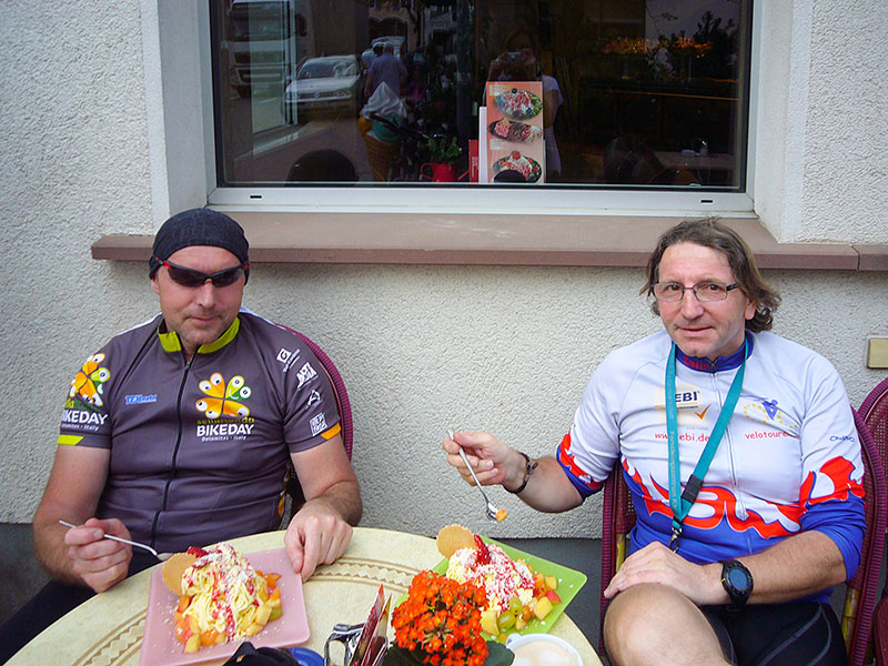 ... und schon sitzen wir in Freudenstadt beim Eis ;-)