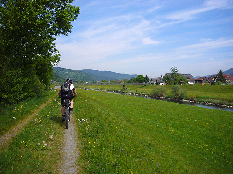 Jetzt rollen wir auf Wiesenwegen weiter