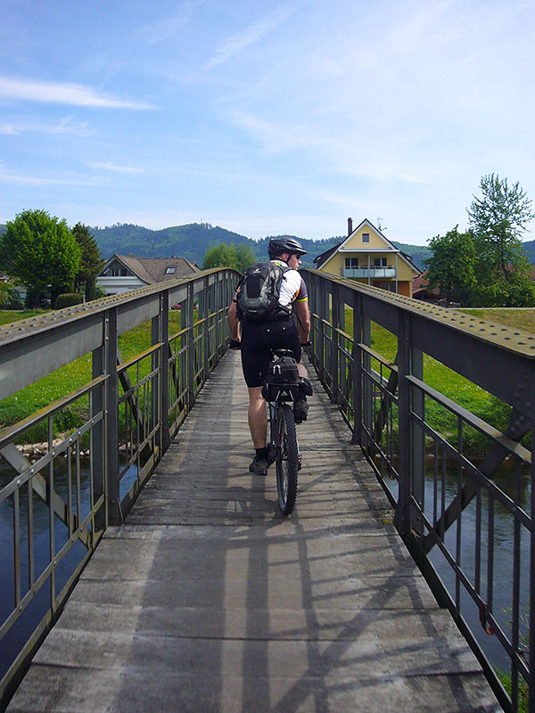 Wieder über eine Kinzigbrücke