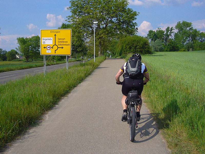 Wenn wir Kerle wären, wie wir keine sind, wären wir noch nach Schluttenbach hochgefahren - aber seit Reini über 50 ist ... ;-)