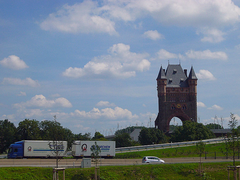 Die Nibelungenbrücke in Worms