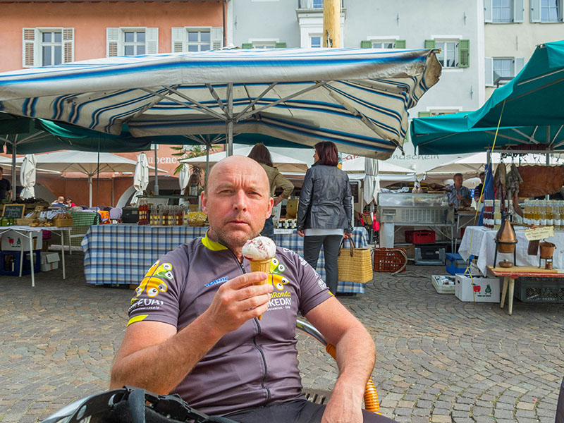 Und was machen wir? Wir essen Eis als zweites Frühstück ;-)