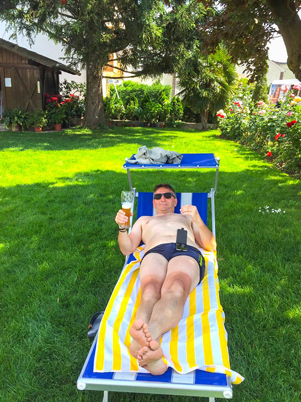 Ich habe nach der anstrengenden Woche erstmal genug und genieße das "Dolce far niente" ;-)