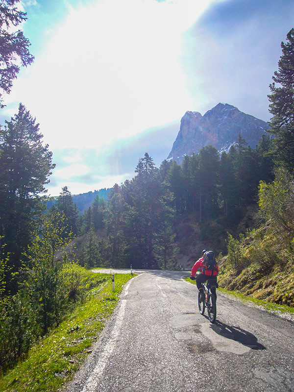 Warm angezogen steigen wir zum Würzjoch hinauf