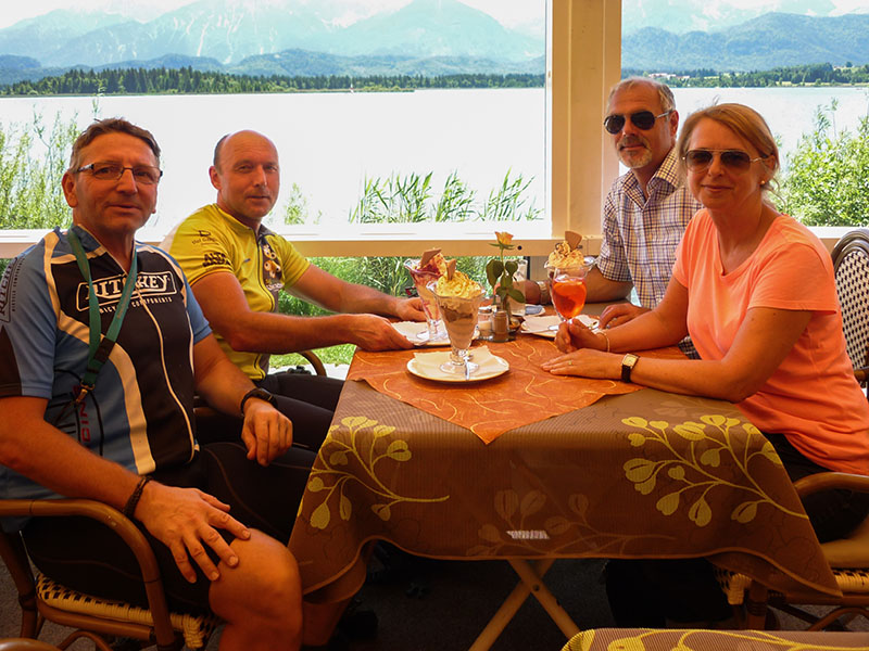 Hier treffen wir Kollegin Moni mit Mann Georg. Nochmals danke für die Einladung zum Eis! 