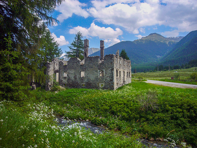 Ruine am Wegesrand