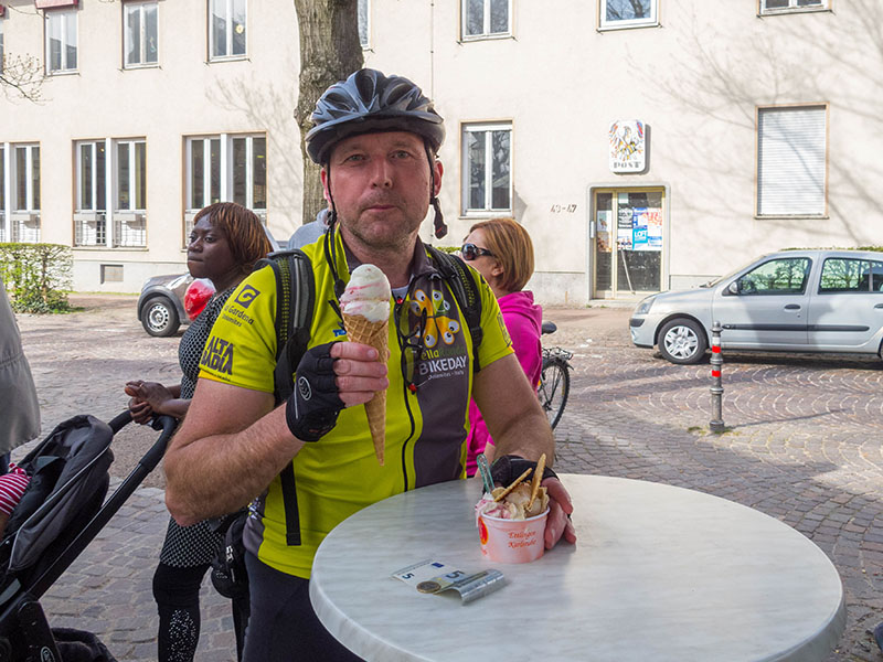 Das erste Outdoor-Eis in diesem Jahr!
