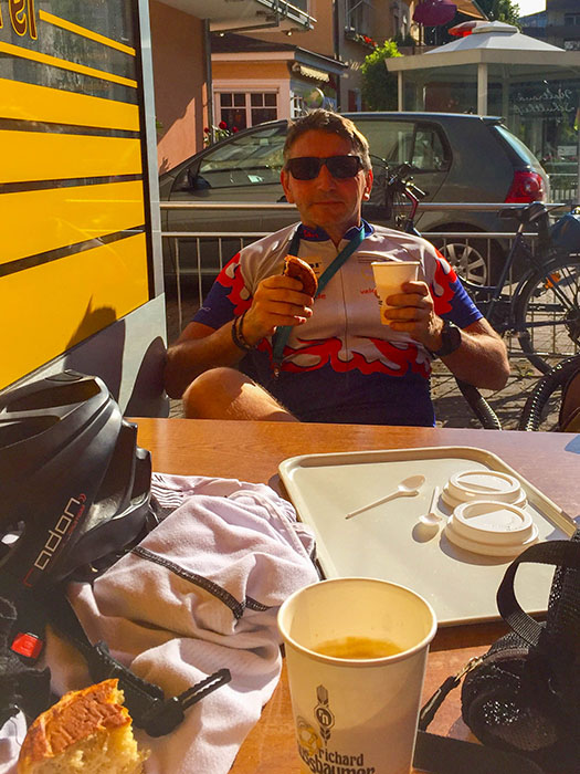 Außer Kaffee gibt es auch Zibebenweck