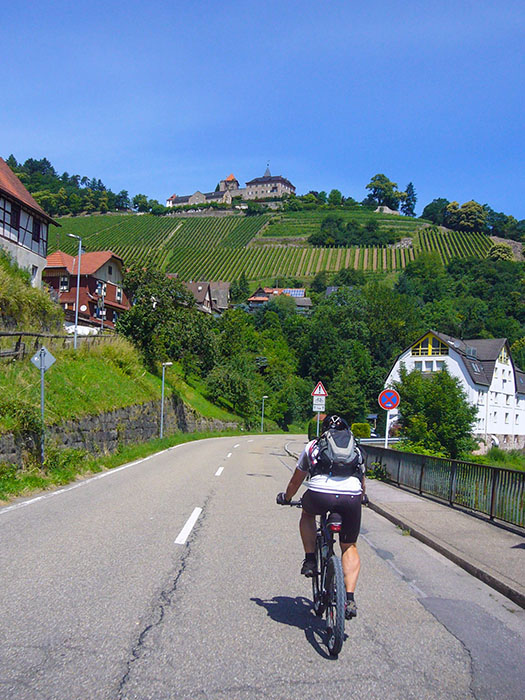 Schloss Eberstein hoch über Obertsrot