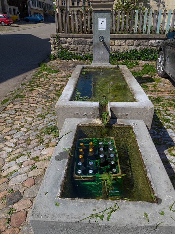 Die Getränke sind im Dorfbrunnen kalt gestellt ;-)