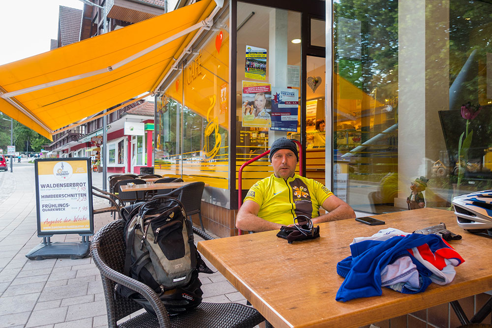 Im Café in Bad Herrenalb ...