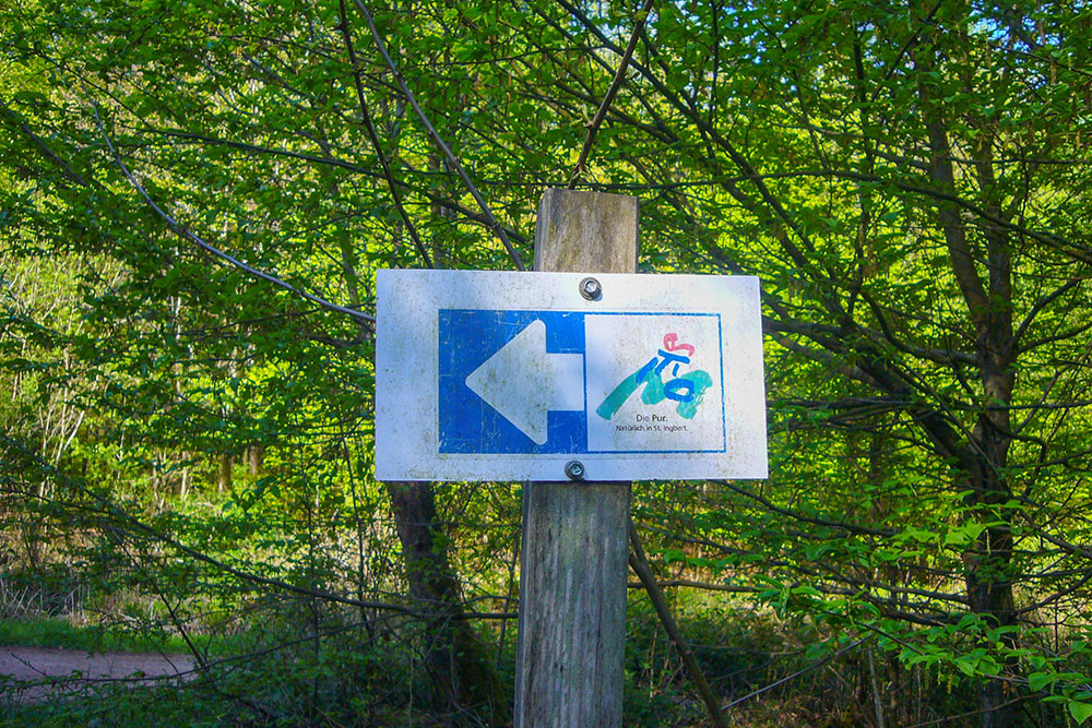 Die Nordwest-Runde ist mit blauen Pfeilen gekennzeichnet