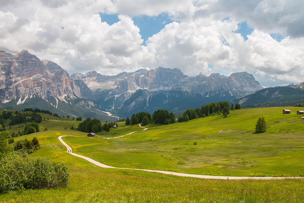 Weg ins Tal nach St. Kassian