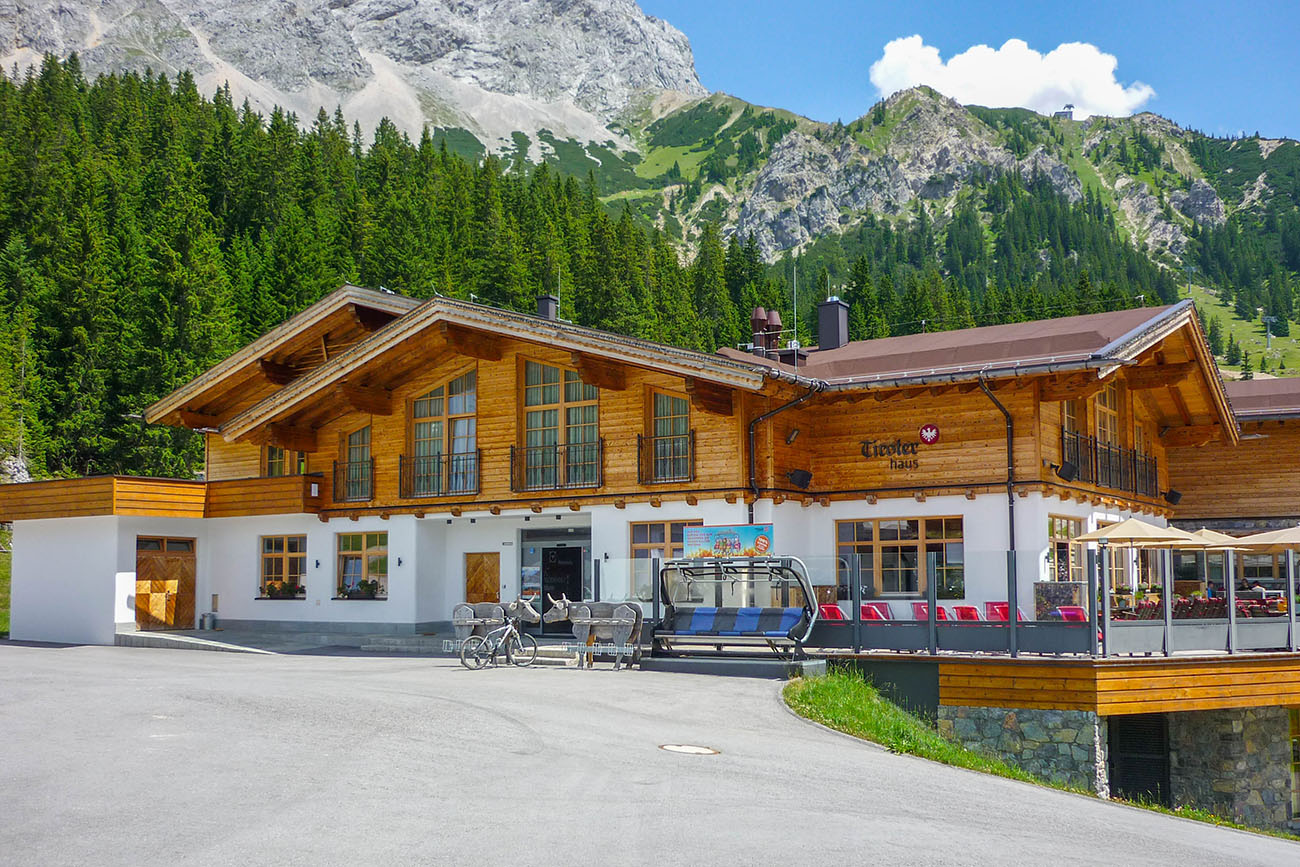 Am Tiroler Haus ist die bequeme Fahrt zu Ende ... 