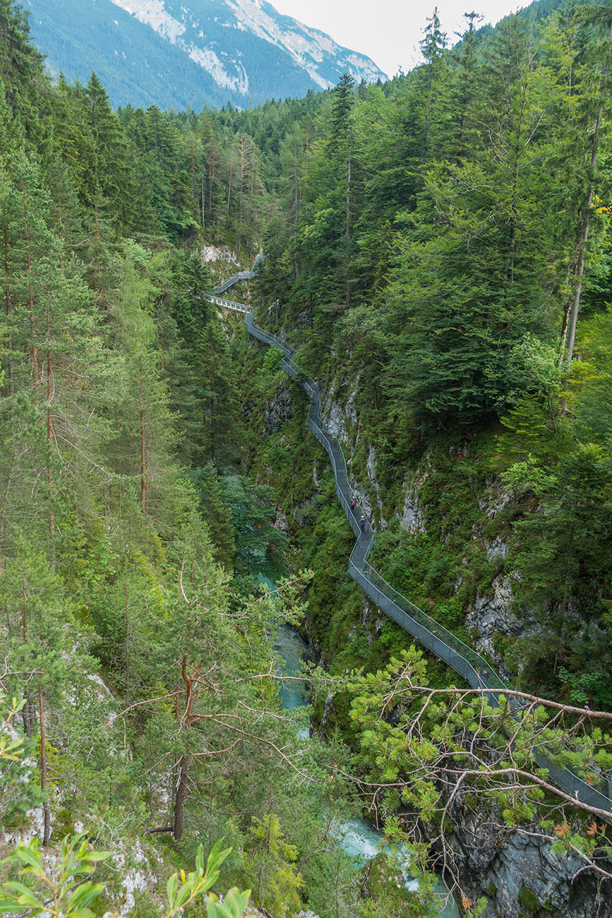 ... passieren wir die Höllenschlucht 