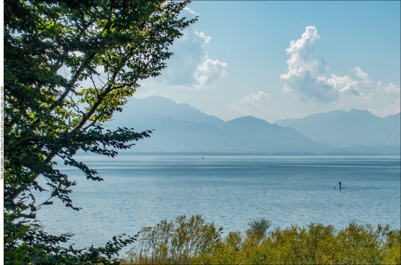 Einsamer Stand Up Paddler