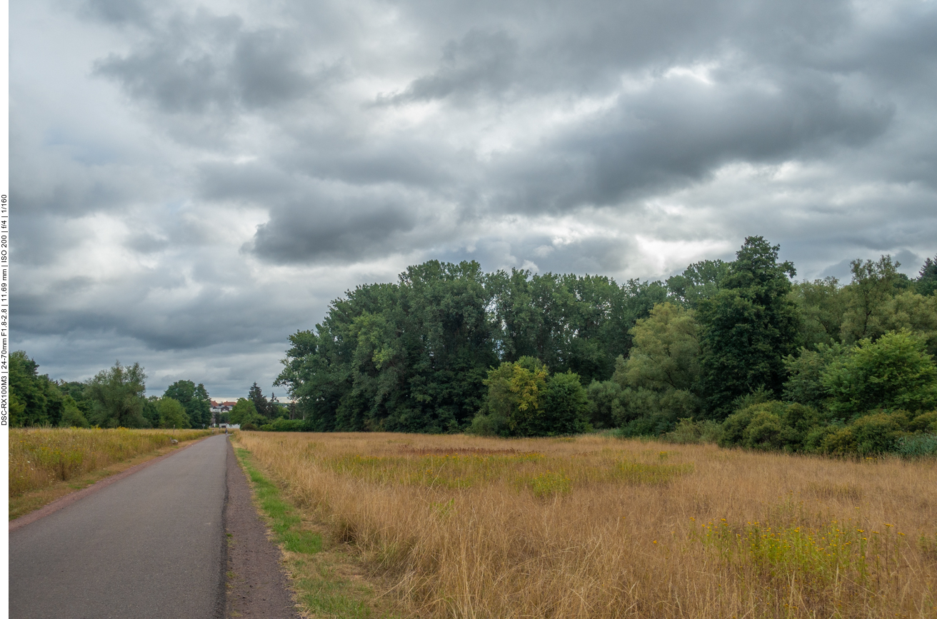 Dunkle Wolken drohen mit Regen, aber ich habe es trocken bis zum Ziel geschafft